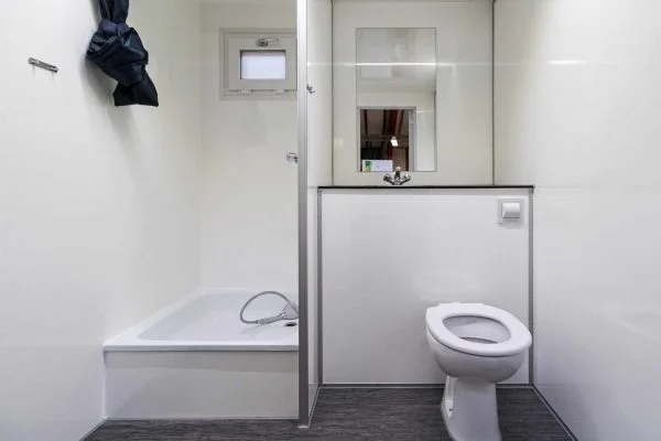shower and toilet trailer
