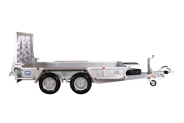 Beaver tail trailer for sale, Flat Top trailers, ideal for heavy-duty hauling and easy loading.