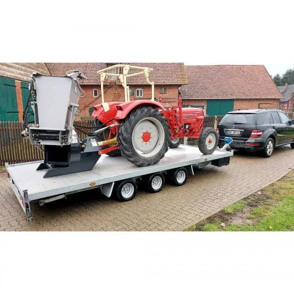 Flatbed trailer car transporter