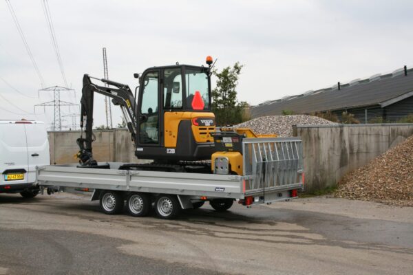 Lightweight heavy duty universal trailer