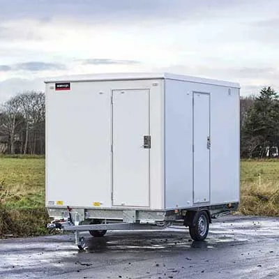 4-person office on trailer, providing a portable office solution for small teams or businesses.