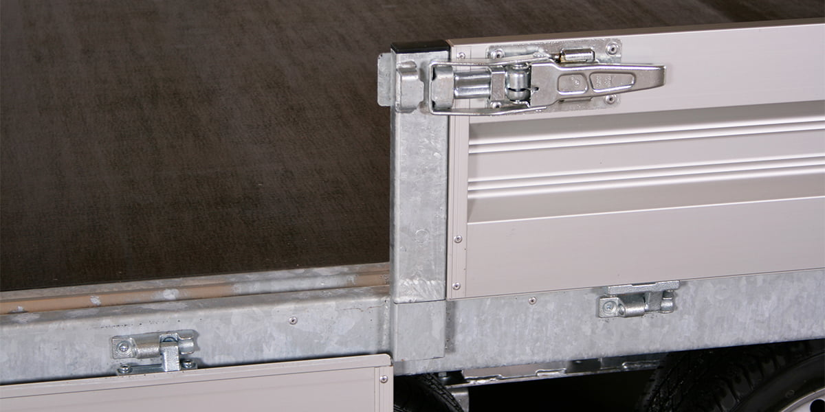 Universal Trailer 3553 UX – 5.2m x 2.1m – 3500kg Tri-Axle Variant Removable Sides and heavy duty latches